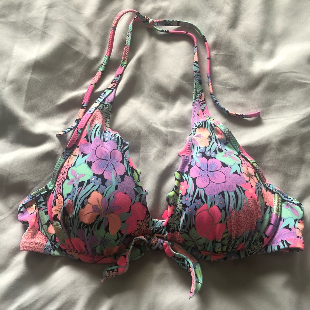 ❌SOLD❌ Victoria’s Secret Bikini Top